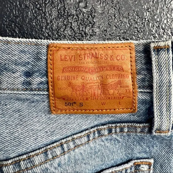 Levi’s 501 Skinny in Can't Touch This