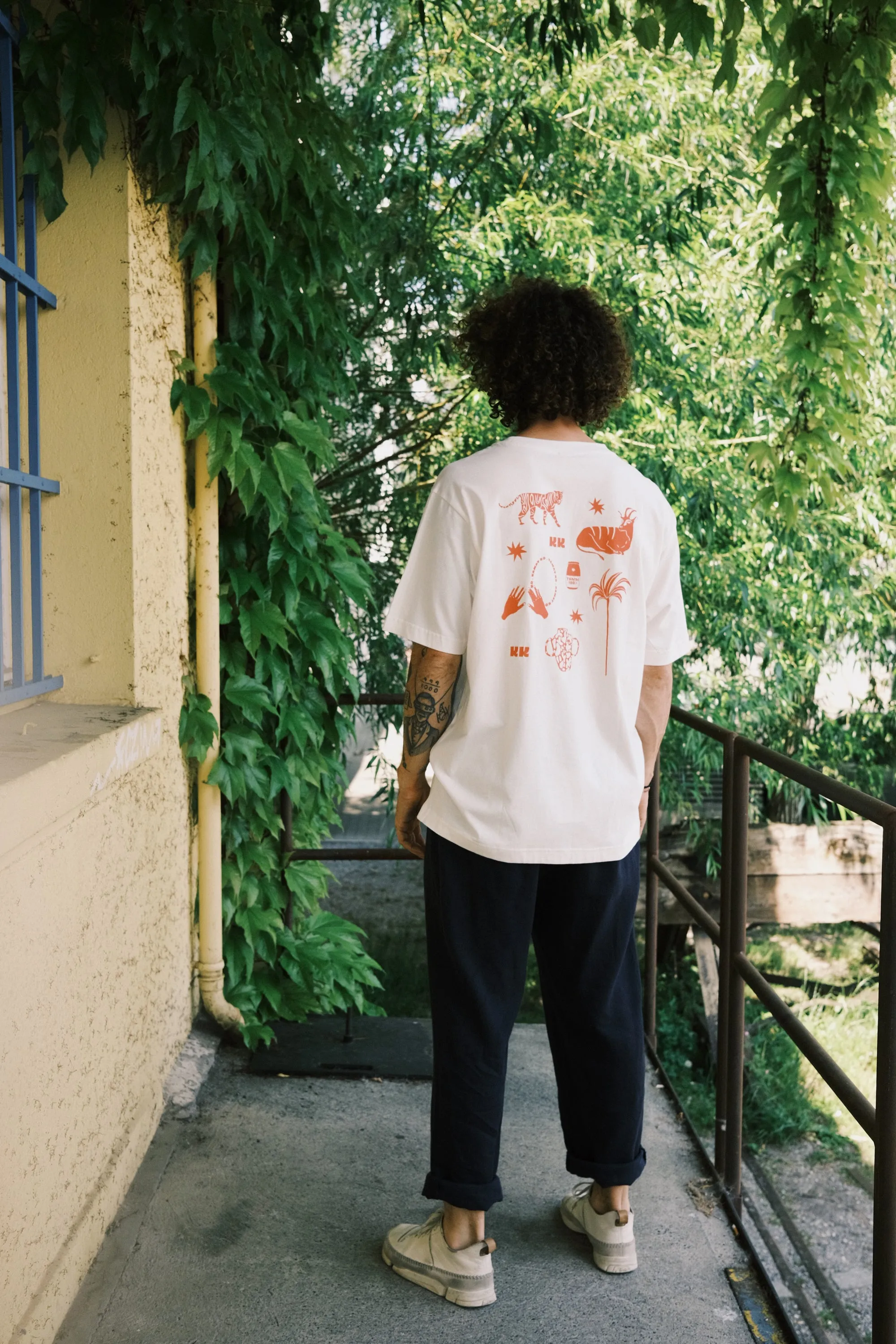 unisex t-shirt - aviv stone white